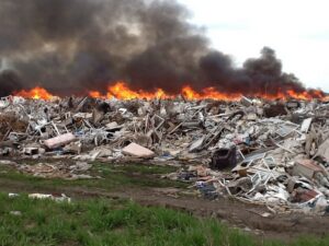горит свалка, фото из открытых источников