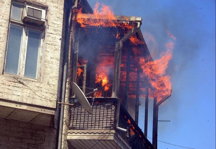 пожар на балконе, фото из открытых источников