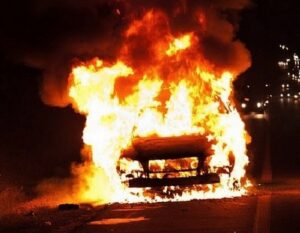 автомобиль горит, фото из открытых источников