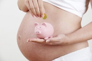 В Украине могут отменить выплаты по рождению ребенка: правда или нет