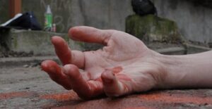 рука в крови, фото из открытых источников