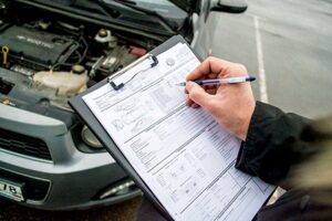 фото autocentre.ua, проверка документов на автомобиль