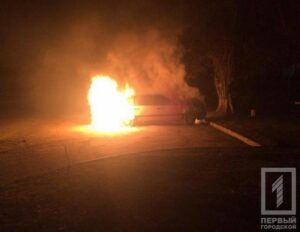 фото http://1tv.kr.ua, пожар на стоянке