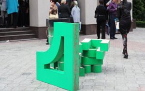 rasprodazha-aktivov-privatbanka-i-nekompetentnost-vlasti