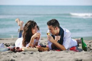 romantic-picnic-at-the-beach