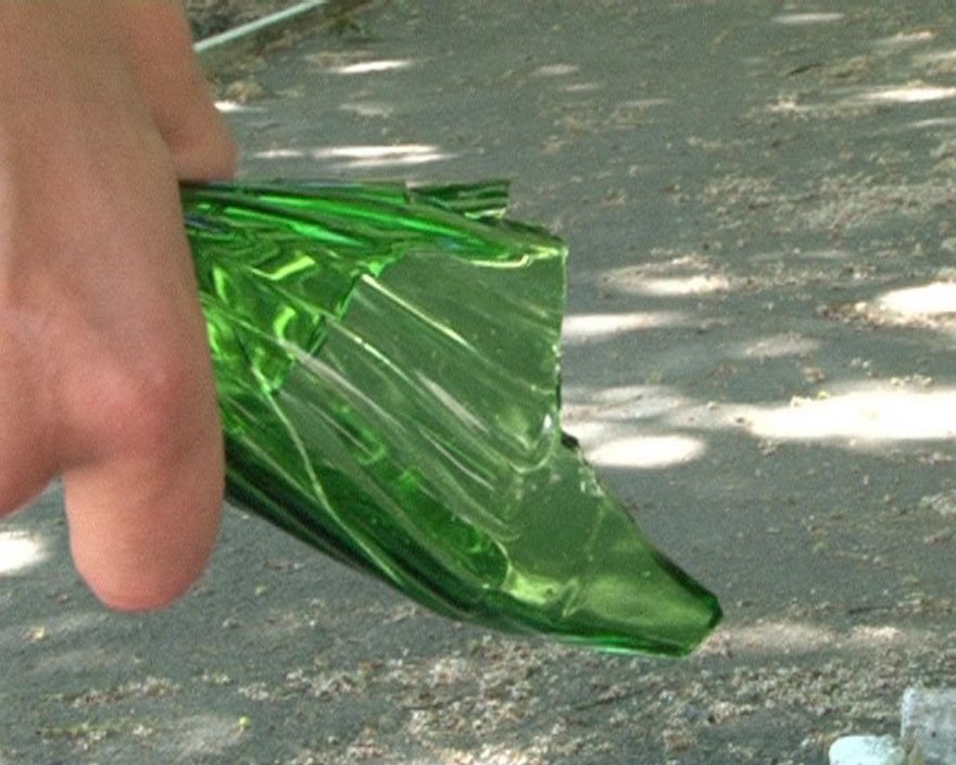 "розочка" в руке, фото из открытых источников