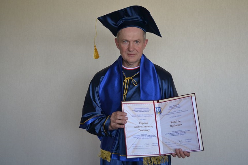 Главный врач больницы им. Мечникова Сергей Рыженко. Фото: Facebook/Юрий Скребец