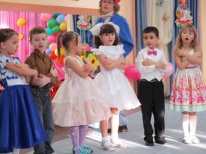 Воспитанники детсада, выдавшего &quot;украинские&quot; грамоты. Фото: детский-сад258.рф