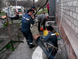 мужчина выпал из балкона