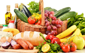 sausage_bread_vegetables_496975_2560x1600