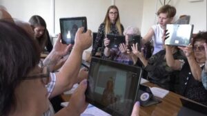 Украинских пенсионеров переводят в интернет: самое главное о новом приложении