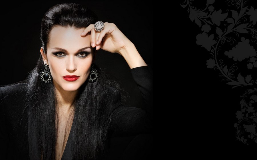 Певица Слава опубликовала в Сети &quot;развратное&quot; фото