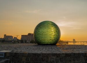 шар желаний в Днепре, фото из открытых источников