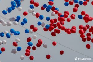 Шары в цветах российского флага