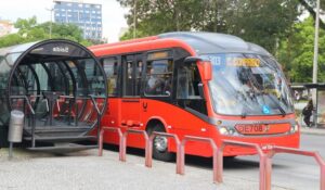 скоростной автобус