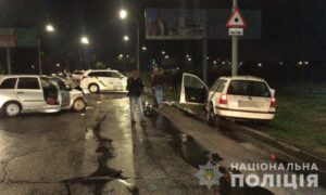 Скандал на Днепропетровщине: пьяный полицейский на Volkswagen протаранил “Ладу” (фото)