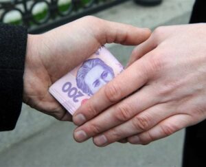 взятка, фото из открытых источников