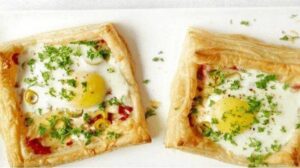 слойка я с яйцом и ветчиной