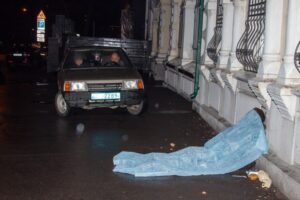 фото https://informator.dp.ua, мужчина умер возле собора в Днепре