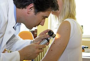 standartnoe_obsledovanie_pacientov_s_podozreniem_na_melanomu