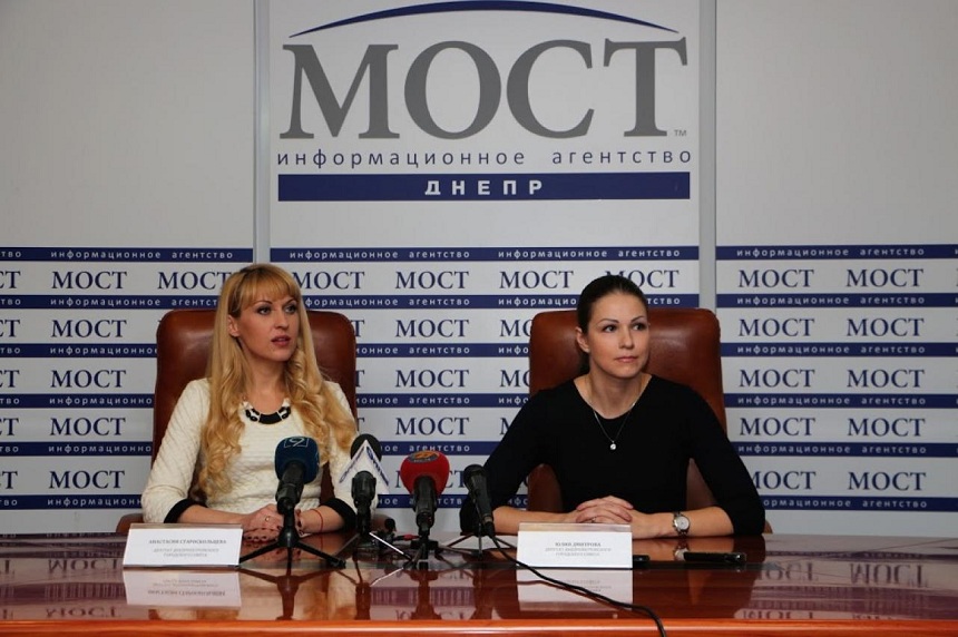 Депутаты Днепропетровского горсовета от партии "УКРОП" Анастасия Староскольцева и Юлия Дмитрова