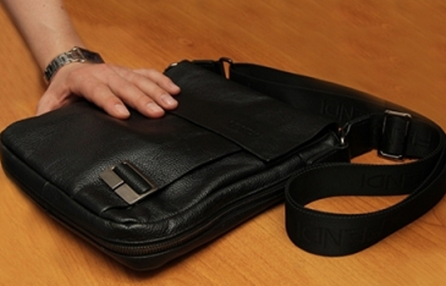 украсть сумку, фото из открытых истончиков