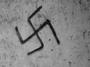 свастика на стене, фото из открытых источников