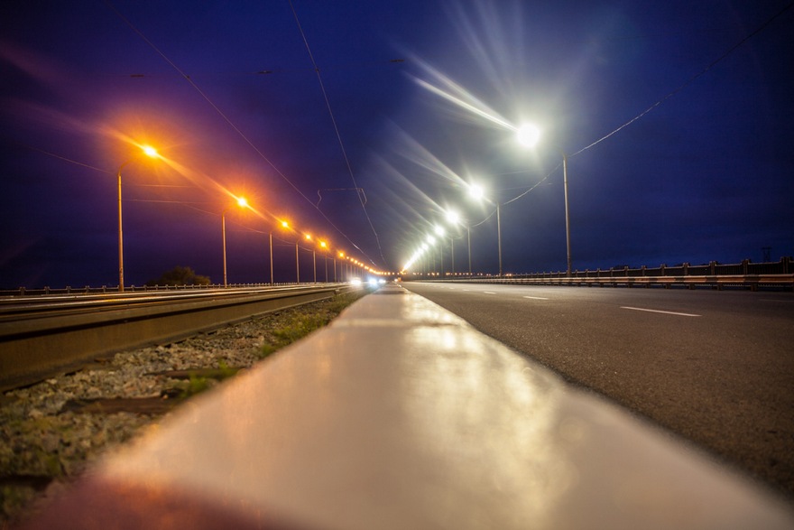 фото https://informator.dp.ua, замена старых фонарей