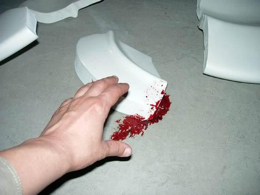 убить тарелкой