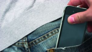 фото http://cdn.mos.techradar.com, украсть телефон