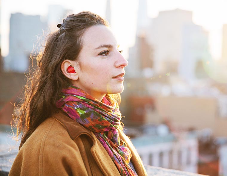 Ученые разработали гарнитуру-переводчик. Фото с сайта: www.ufunk.net