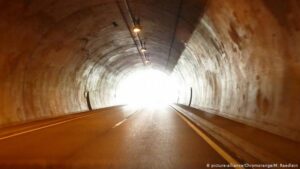 ВОЗ увидела "свет в конце тоннеля" в борьбе с пандемией COVID-19