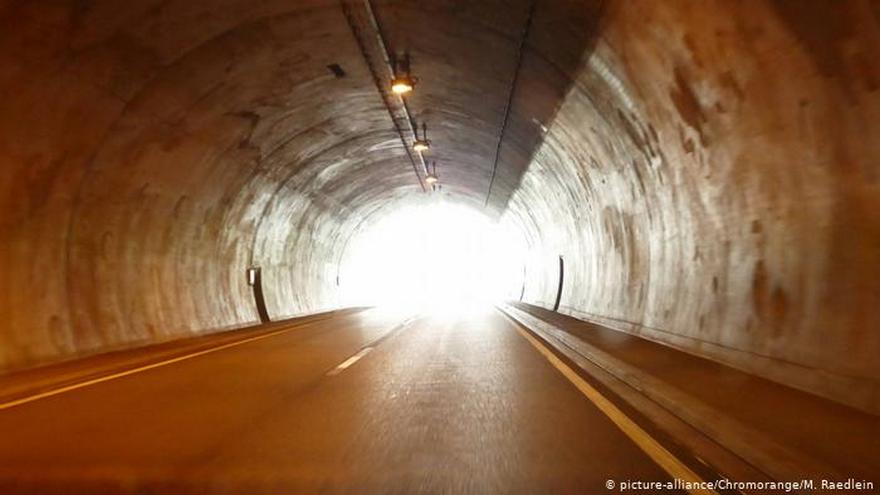 ВОЗ увидела "свет в конце тоннеля" в борьбе с пандемией COVID-19