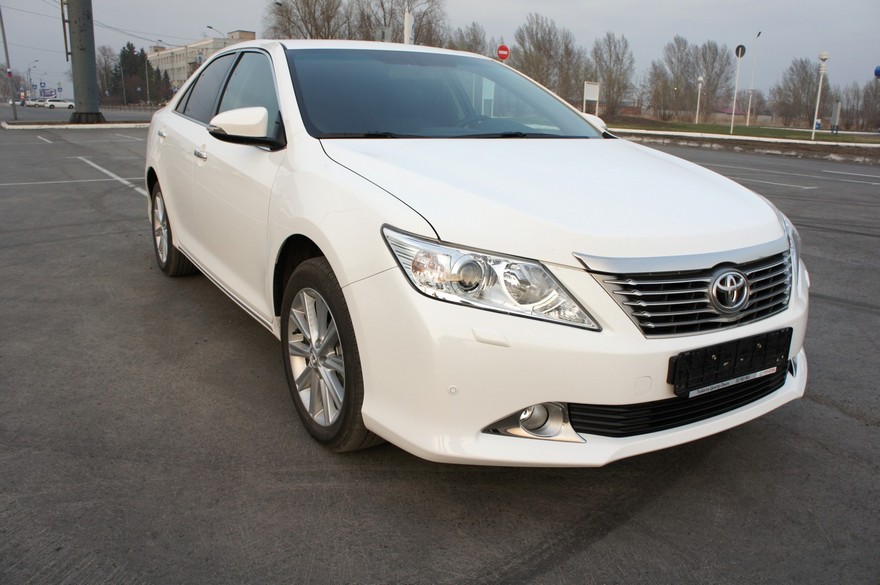 &quot;Toyota Camry&quot; белого цвета, фото из открытых источников