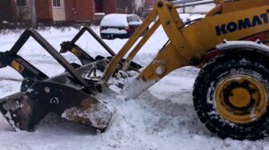 traktor_chistit_sneg