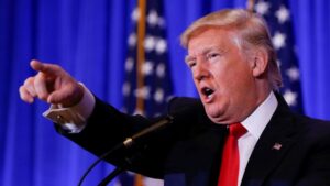 Трамп назвал журналистов CNN “врагами народа”