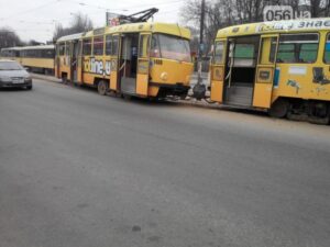 трамвай сошел с рельс, фото 056.ua