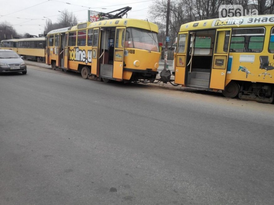 трамвай сошел с рельс, фото 056.ua