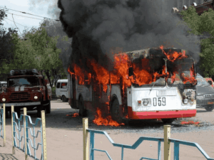 троллейбус горит, фото из открытых источников