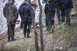 В Днепре из реки выловили труп девушки: полиция просит опознать (фото)