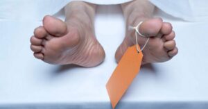 труп с биркой на ноге, фото из открытых источников