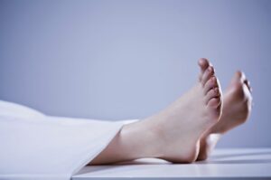 труп с биркой, фото из открытых источников