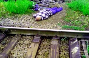 фото http://1tv.kr.ua, труп на рельсах