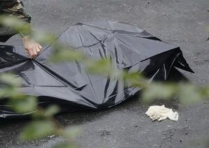 труп накрыт на улице, фото из открытых источников
