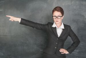 С 1 сентября поднимут зарплаты учителям: кому и на сколько