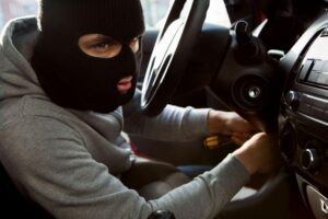 Горе-угонщик похитил автомобиль и попал в ДТП (фото)