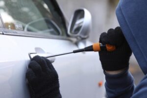 угон автомобиля, фото из открытых источников