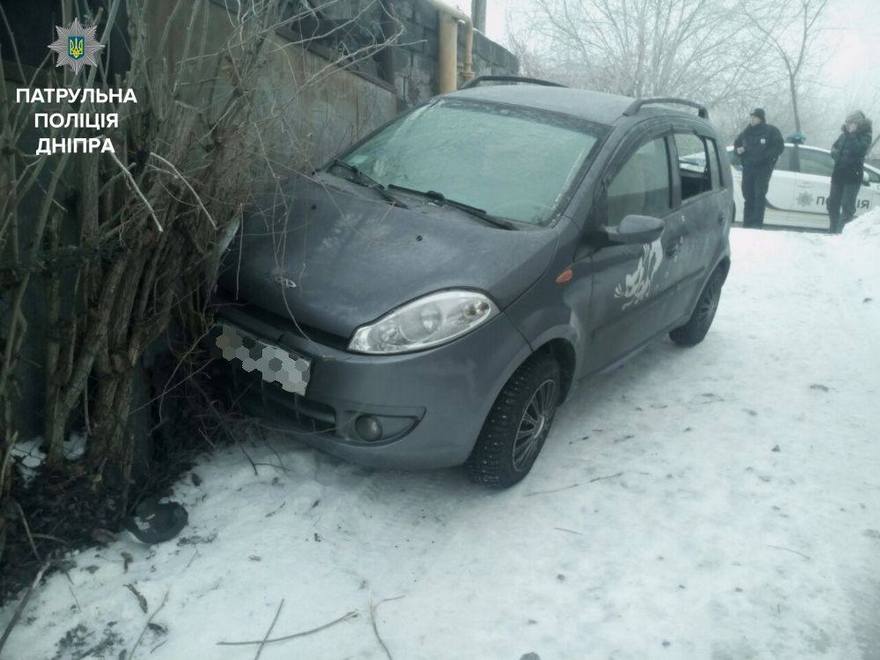 фото полиции, угон автомобиля в Днепре