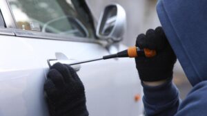 угон автомобиля, фото из открытых источников