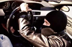 В Днепре 18-летний парень угнал у родителей внедорожник